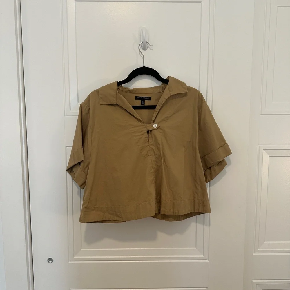 Banana Republic Tan Short Sleeve Button-Up Cropped Shirt - Picture 1 of 3